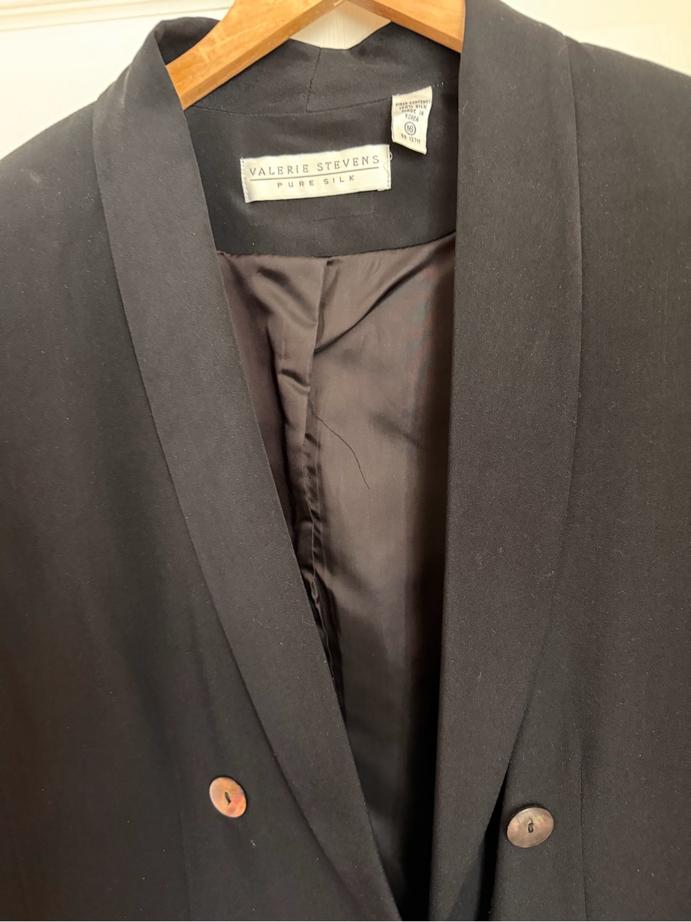 Valerie Stevens 💯% Silk Black Double
Breasted Shawl Collar Blazer S16 - Picture 4 of 11
